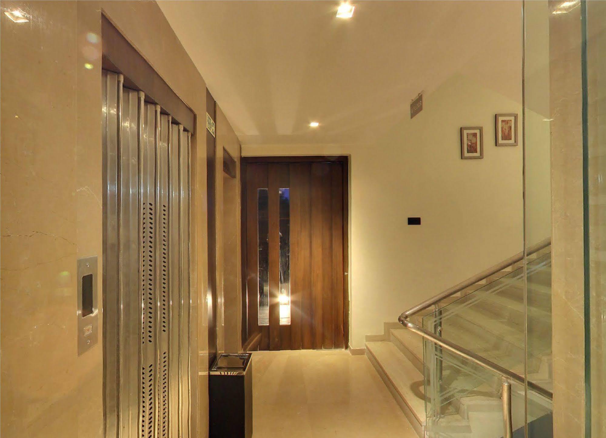 Oyo 1545 Hotel Shivani International Ahmedabad Esterno foto
