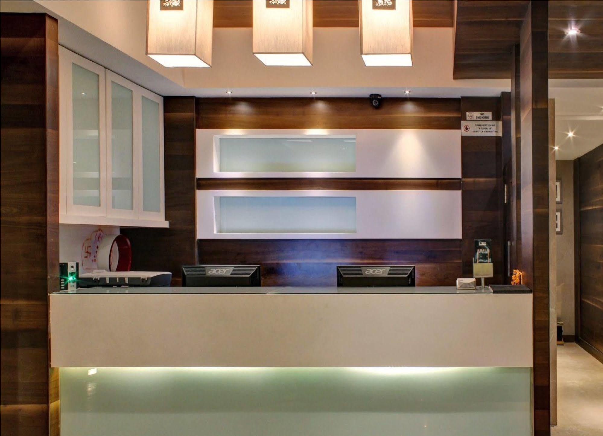 Oyo 1545 Hotel Shivani International Ahmedabad Esterno foto