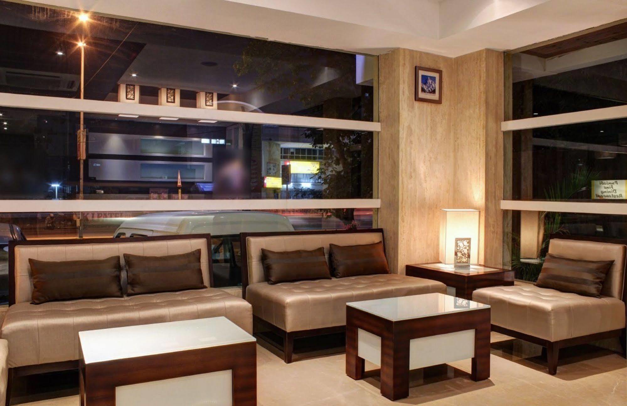 Oyo 1545 Hotel Shivani International Ahmedabad Esterno foto